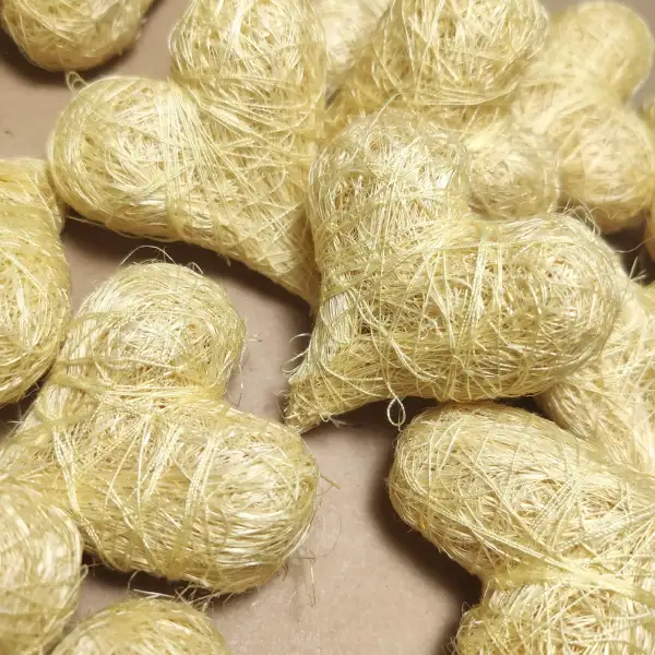 Cuori in Abaca Naturale – Decorazioni per Bomboniere, Segnaposto e Allestimenti Fai da Te